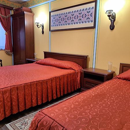 Family Hotel At Renaissance Square Plovdiv Eksteriør billede