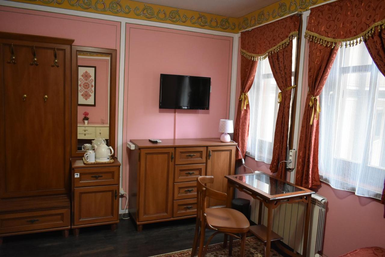 Family Hotel At Renaissance Square Plovdiv Eksteriør billede