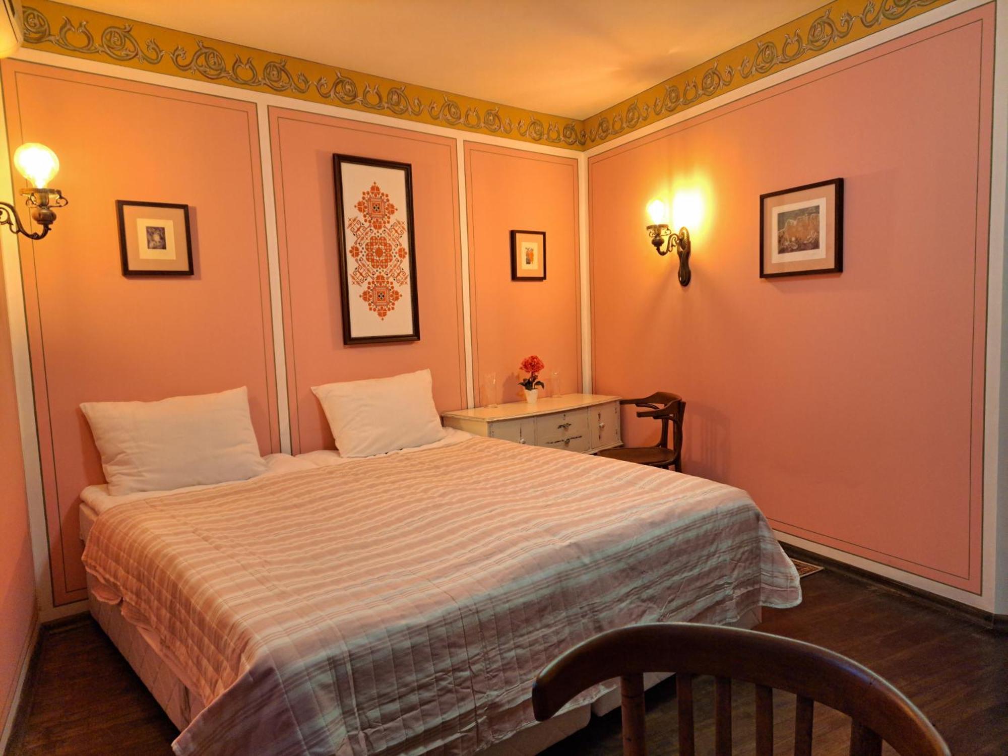 Family Hotel At Renaissance Square Plovdiv Eksteriør billede