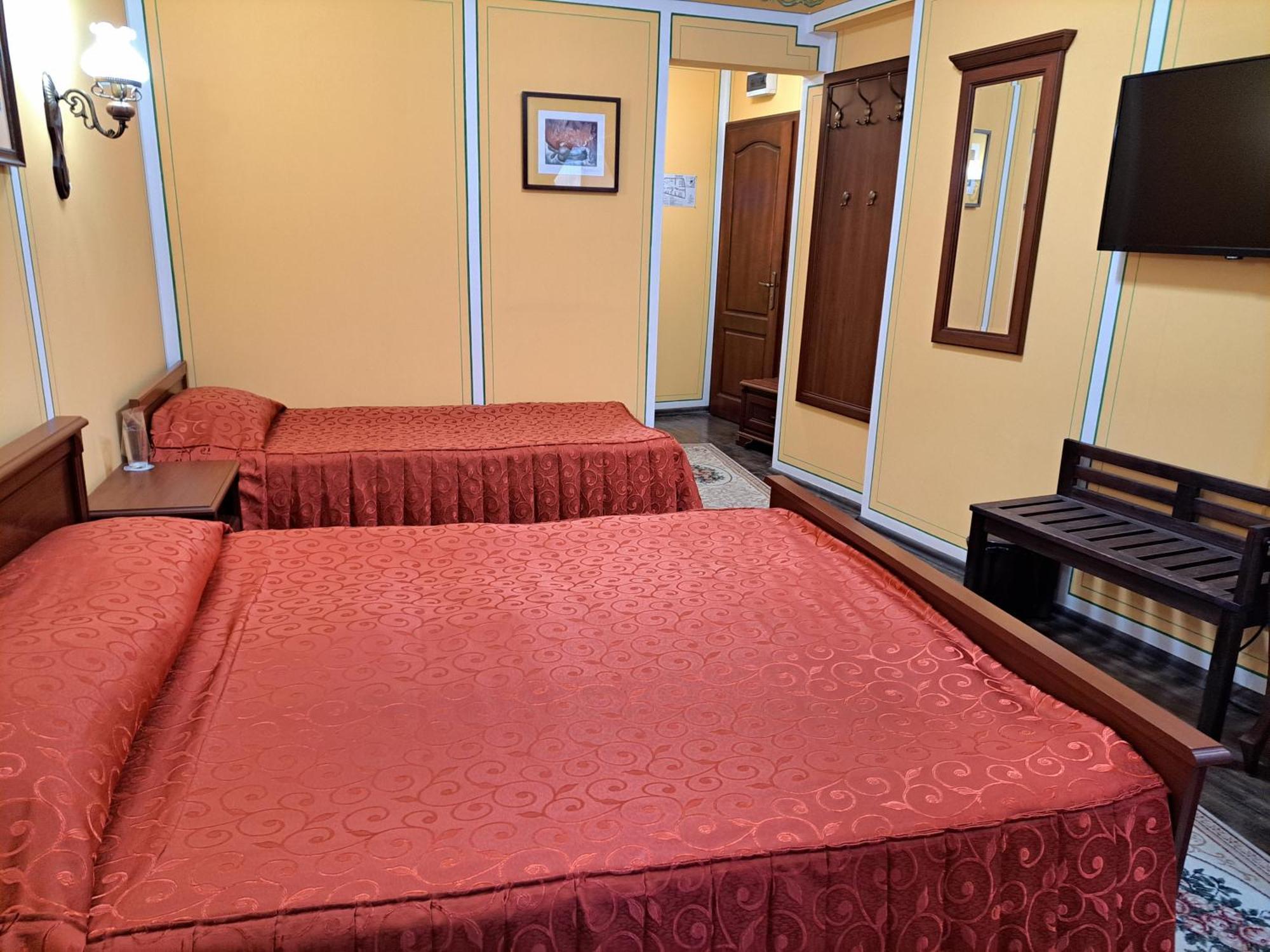 Family Hotel At Renaissance Square Plovdiv Eksteriør billede