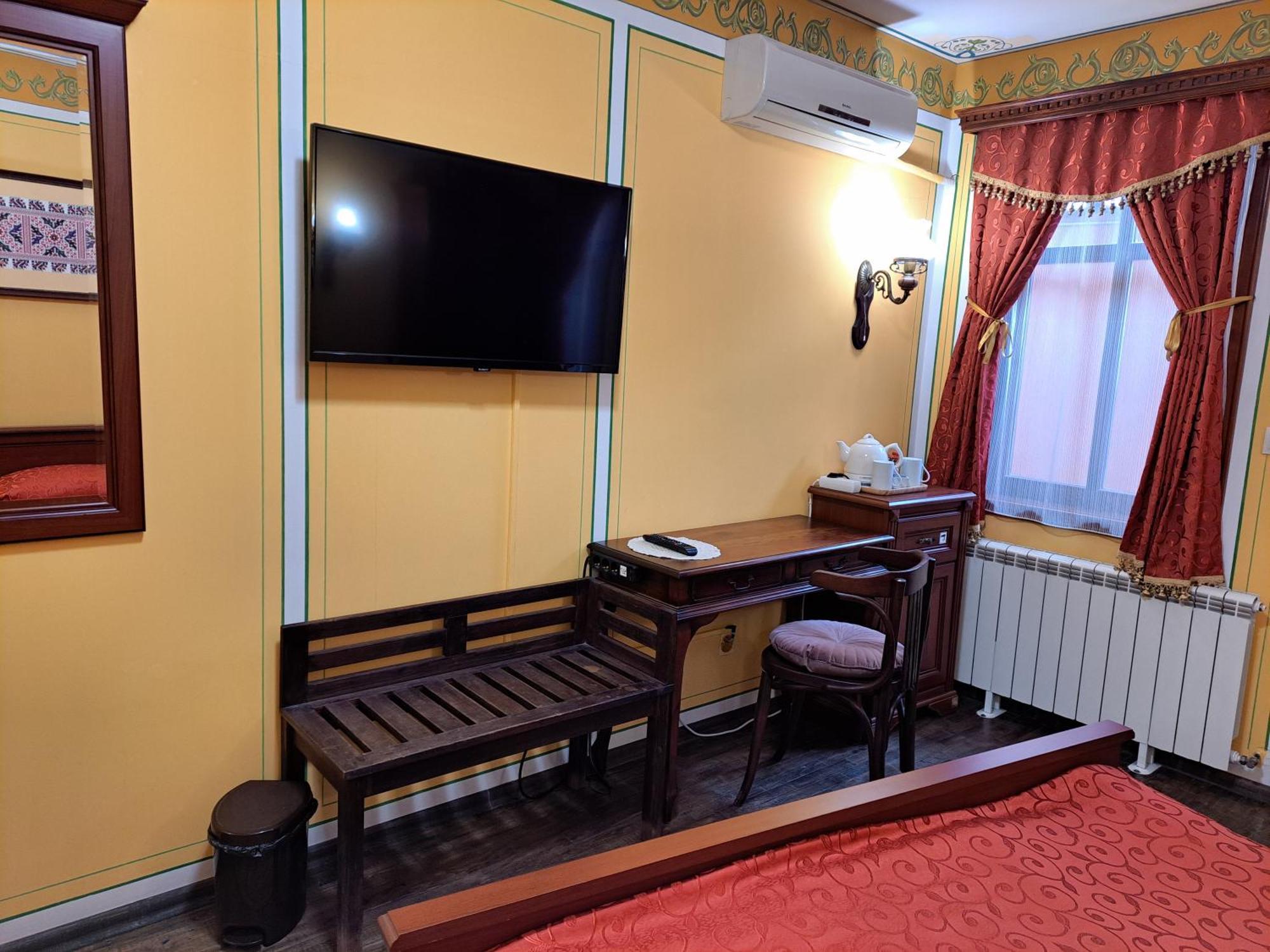 Family Hotel At Renaissance Square Plovdiv Eksteriør billede