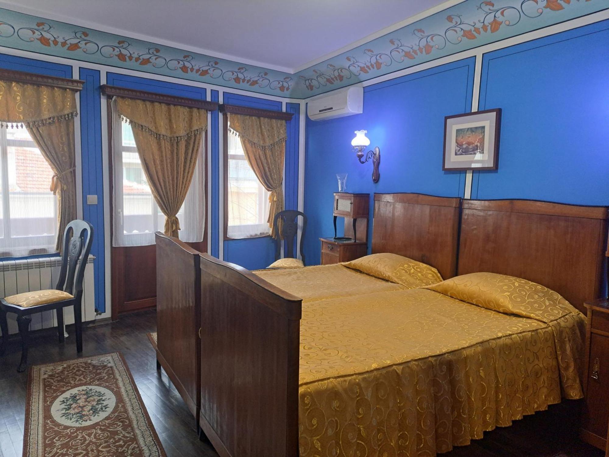 Family Hotel At Renaissance Square Plovdiv Eksteriør billede