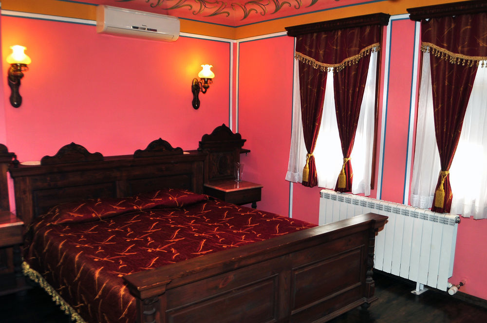 Family Hotel At Renaissance Square Plovdiv Eksteriør billede