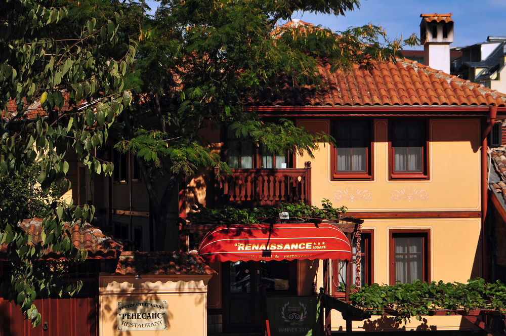 Family Hotel At Renaissance Square Plovdiv Eksteriør billede