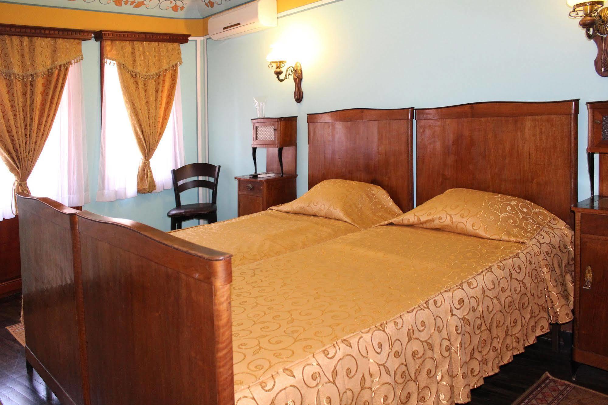 Family Hotel At Renaissance Square Plovdiv Eksteriør billede