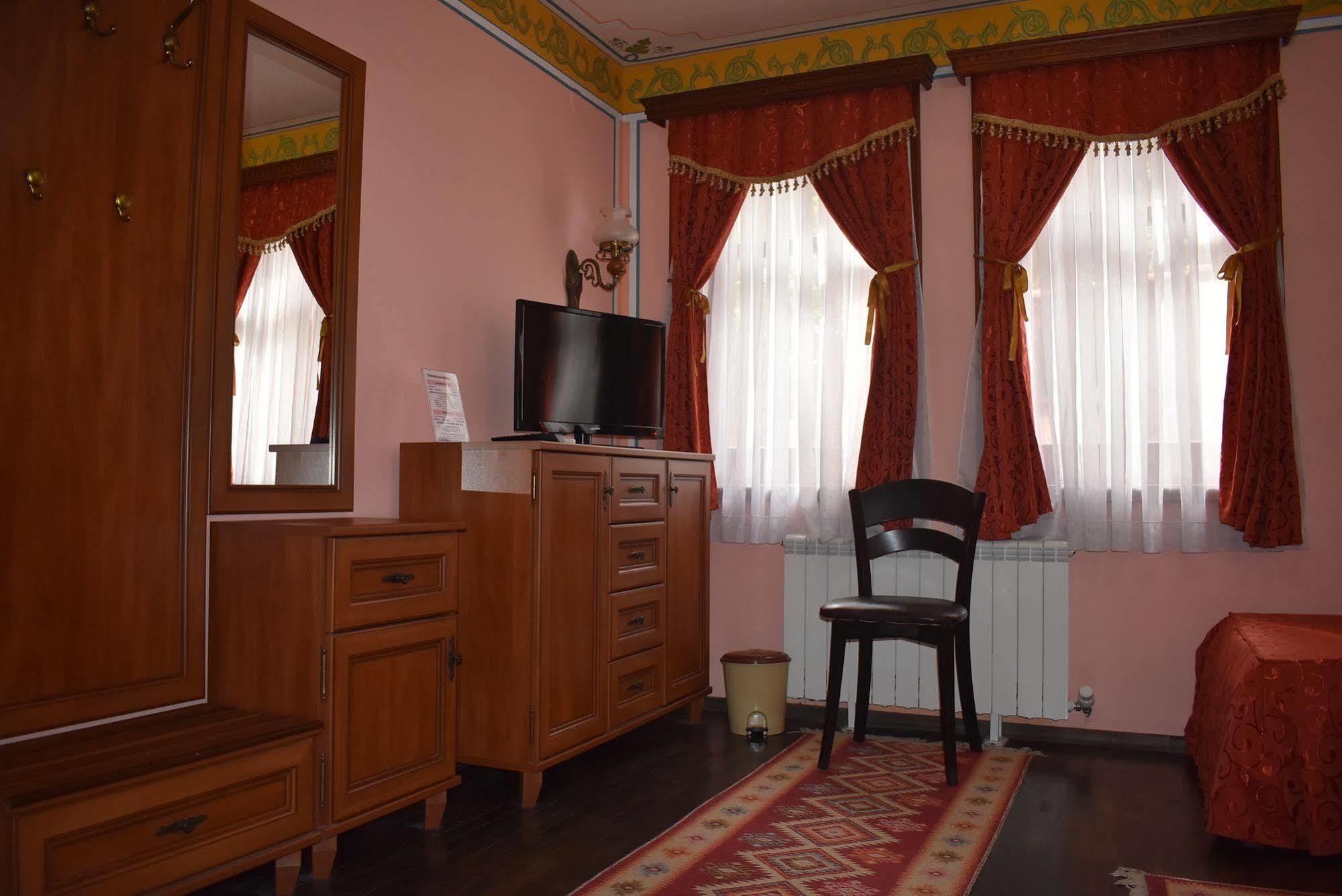 Family Hotel At Renaissance Square Plovdiv Eksteriør billede